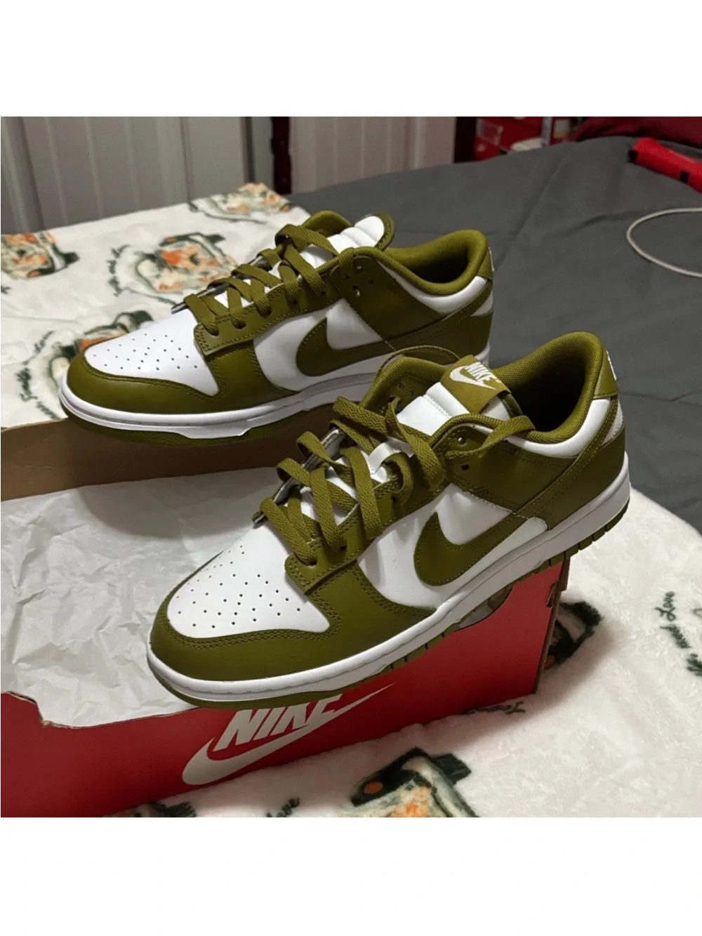 Nike Men’s dunk Low-Top Sneakers — White & Olive Green Leather